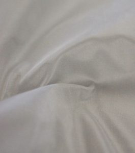 Qu'est-ce que le tissu taffetas : propriétés, comment il est fabriqué et où